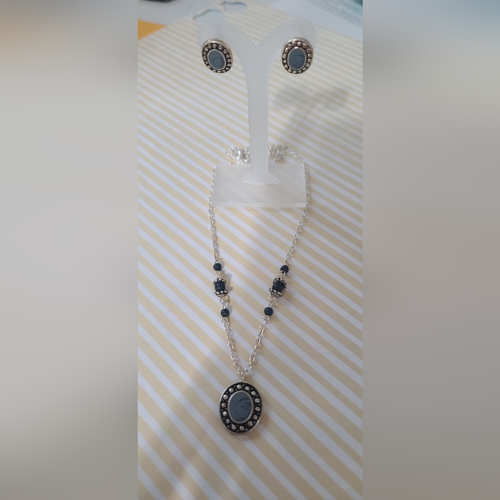 👤 Classic Grey-Blue w/silver Earring & Neclace Set!